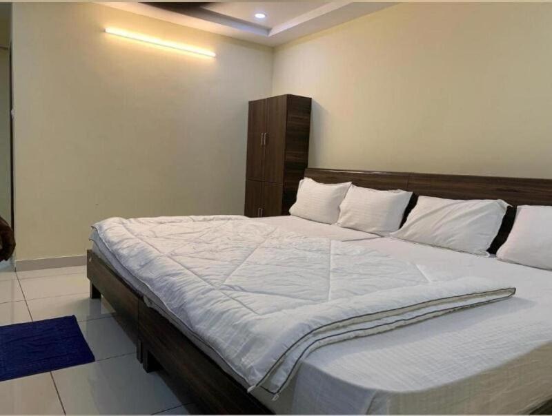 Oyo Flagship 80855 Hotel R Grand Vijayawada Exterior photo