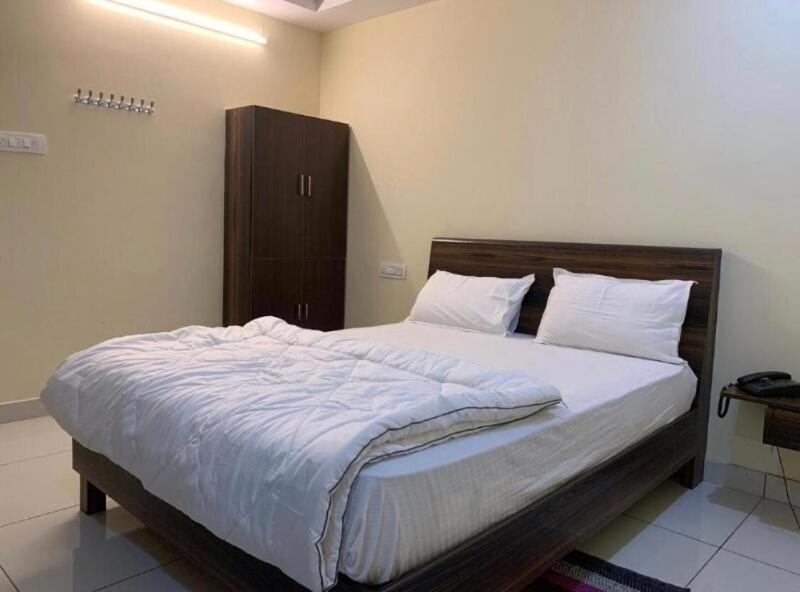 Oyo Flagship 80855 Hotel R Grand Vijayawada Exterior photo