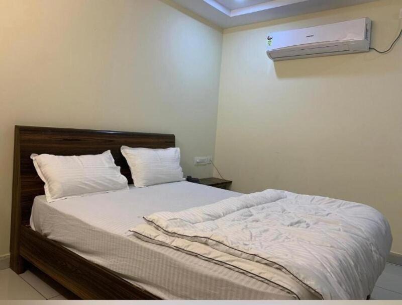 Oyo Flagship 80855 Hotel R Grand Vijayawada Exterior photo