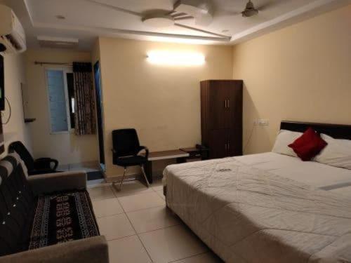 Oyo Flagship 80855 Hotel R Grand Vijayawada Exterior photo
