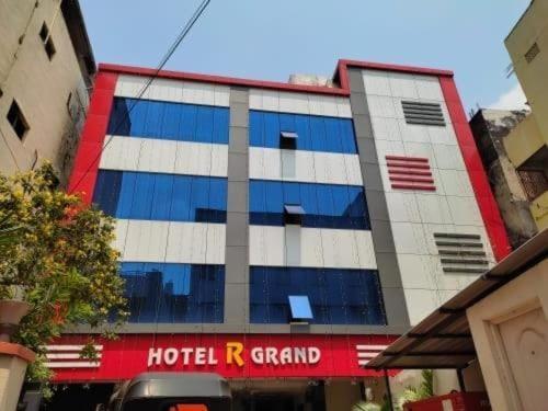 Oyo Flagship 80855 Hotel R Grand Vijayawada Exterior photo